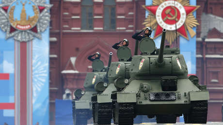 Tanques T-34 en la Plaza Roja, Moscú, Rusia, el 9 de mayo de 2021.