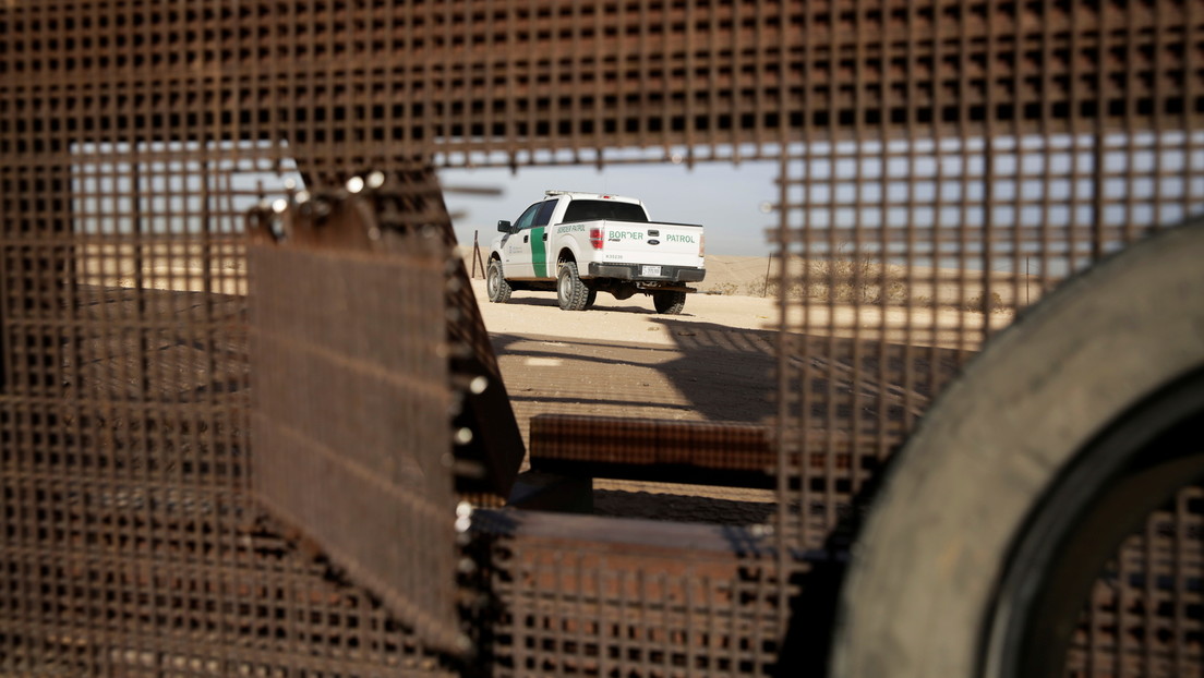 "¡No te vayas!": Un niño de 5 años grita desesperado tras ser abandonado en la frontera entre EE.UU. y México (VIDEO)