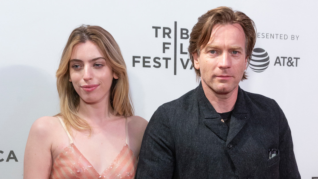Ewan Mcgregor S Daughter Appears On The Red Carpet Minutes After Suffering A Dog Bite To The Face Archyde