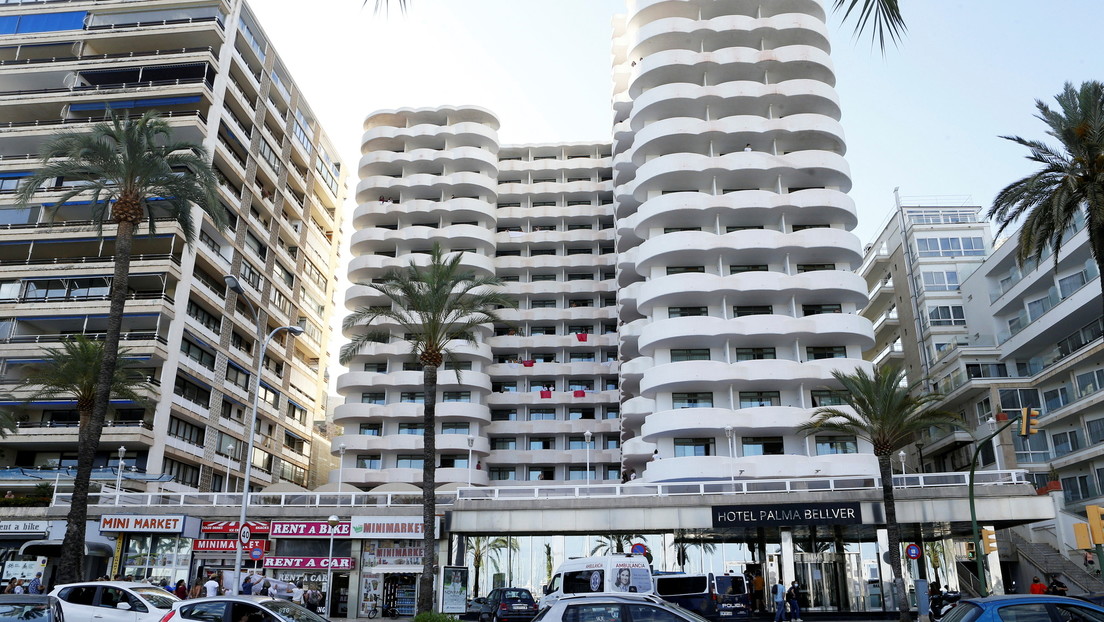 Confinan a unos 250 estudiantes en un hotel de 4 estrellas en España tras un megabrote de coronavirus y causan polémica - Vimarsana News
