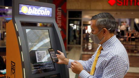 Cada adulto de El Salvador recibirá 30 dólares en bitcoines al descargar la app de criptomonedas del Gobierno