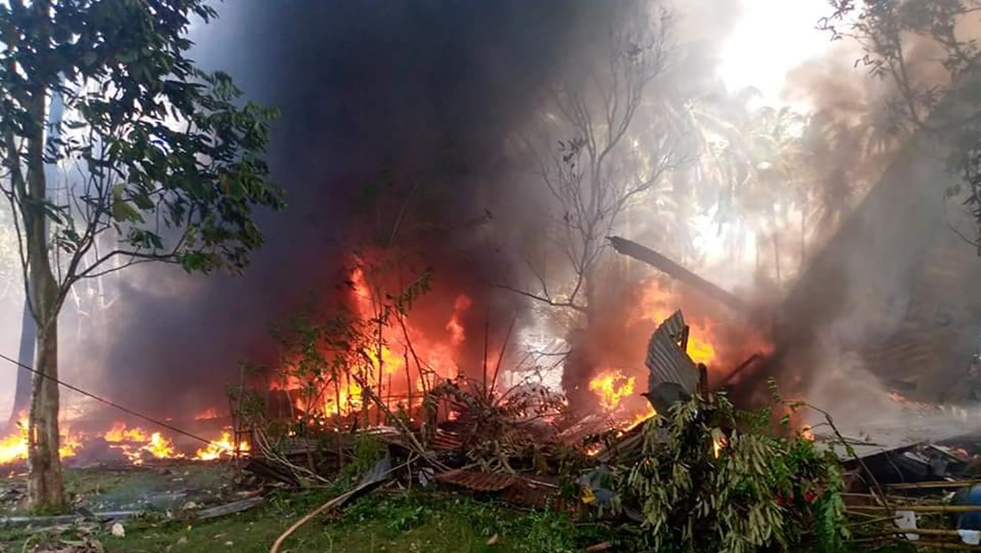 Primeras Imagenes Desde El Lugar Donde Se Estrello Un Avion Militar Filipino Con 96 Personas A Bordo Rt