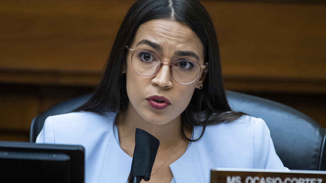 "El embargo estadounidense es absurdamente cruel": Alexandria Ocasio-Cortez se pronuncia sobre las protestas en Cuba