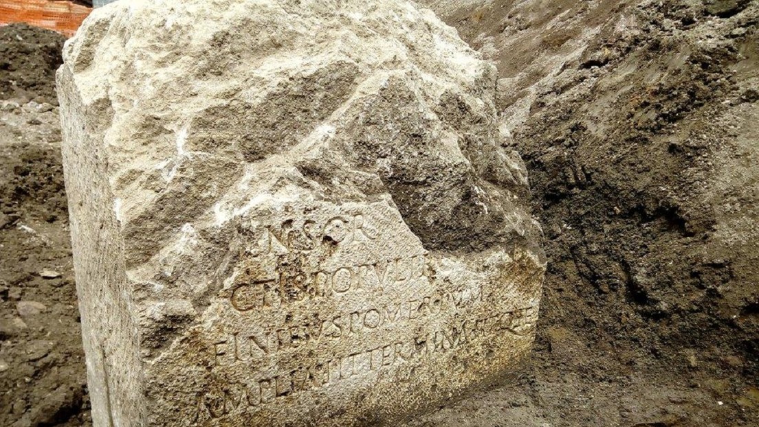 Descubren en Roma una "rara" piedra que hace 2.000 años delimitaba el perímetro sagrado, militar y político de la ciudad - Vimarsana News