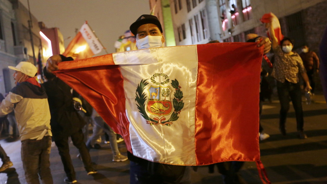 Amenazas de muerte, intentos de golpe de Estado y 'terruqueo': la Fiscalía de Perú abre investigación a periodistas y políticos