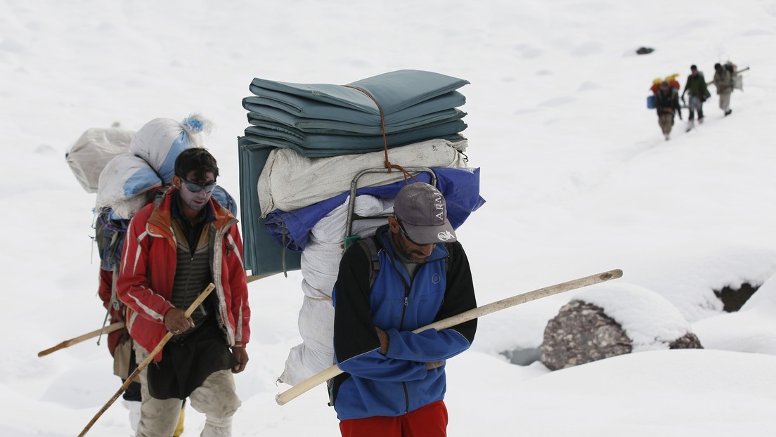 Escalador surcoreano hace de nuevo historia a sus 57 años y de seguidas desaparece al caer por una de las más altas montañas del planeta