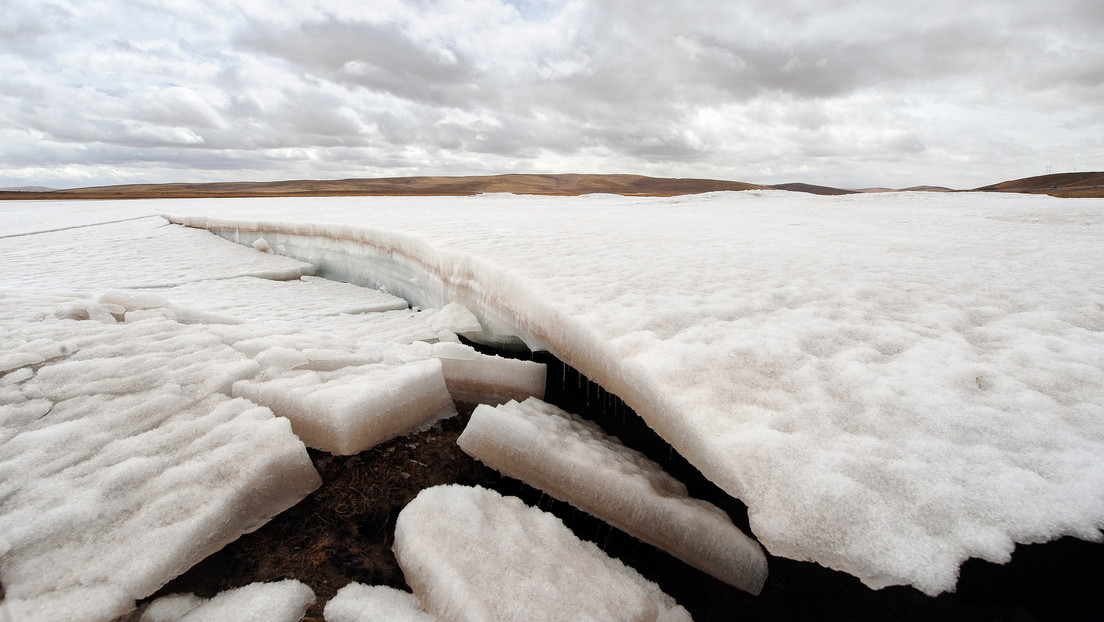 28 unknown viruses have been identified in the ice of the 15,000-year-old Tibetan glacier