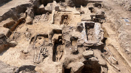 Descubren en Alemania una iglesia medieval "excepcionalmente majestuosa" de 1.000 años y 70  antiguos entierros