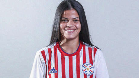 La mejor jugadora de un partido de fútbol femenino en Paraguay recibe como premio un juego de ollas (y la Red se indigna)