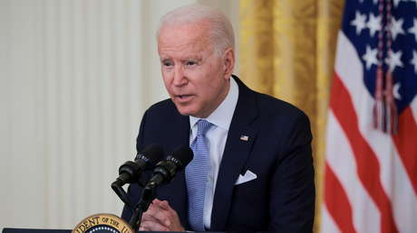 Joe Biden saluda a un primer grupo de más de 200 refugiados afganos trasladados a EE.UU.