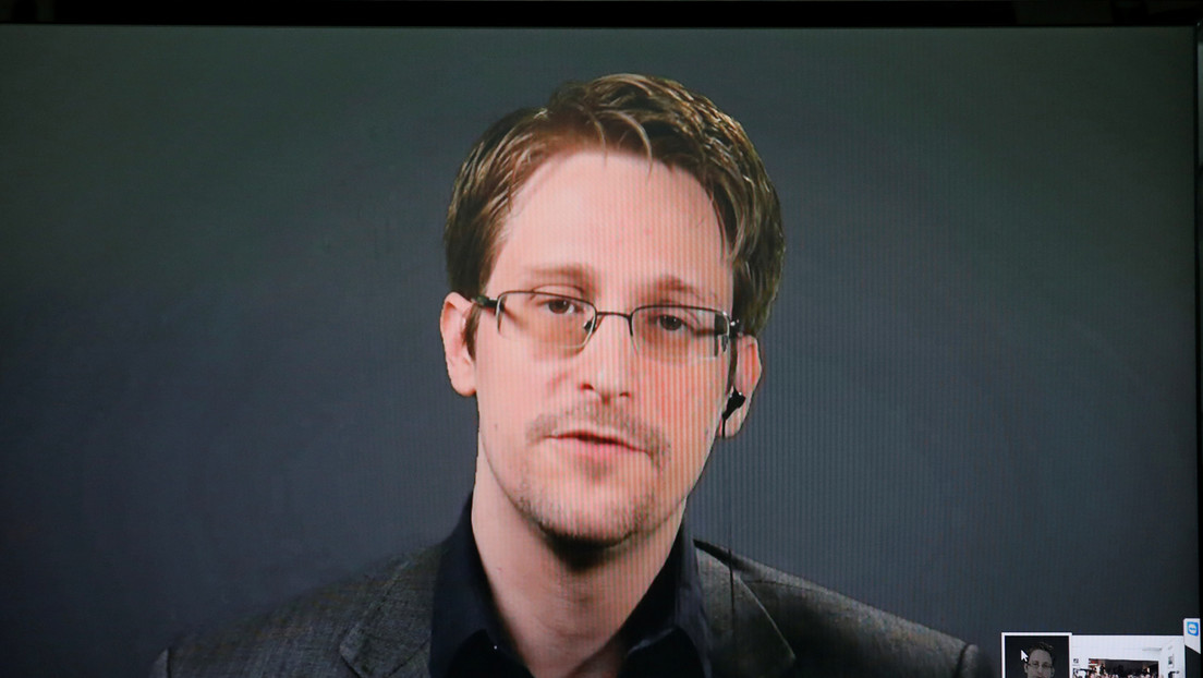 Snowden urges Pegasus to be banned after it was confirmed that three journalists were targeted by spyware