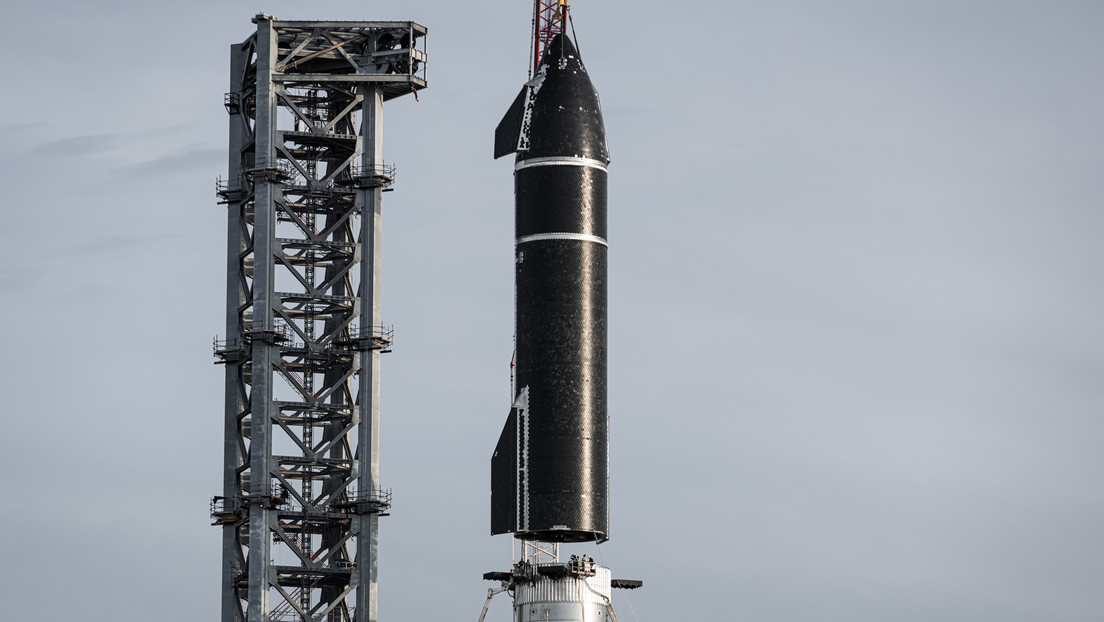 «Sueño hecho realidad»: SpaceX muestra su cohete más grande completamente montado en la plataforma de lanzamiento (FOTOS)