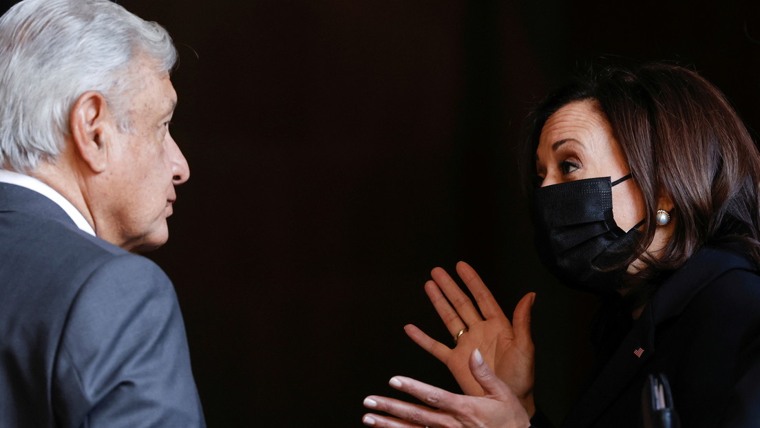 López Obrador y Kamala Harris discuten sobre la "completa apertura de la frontera"