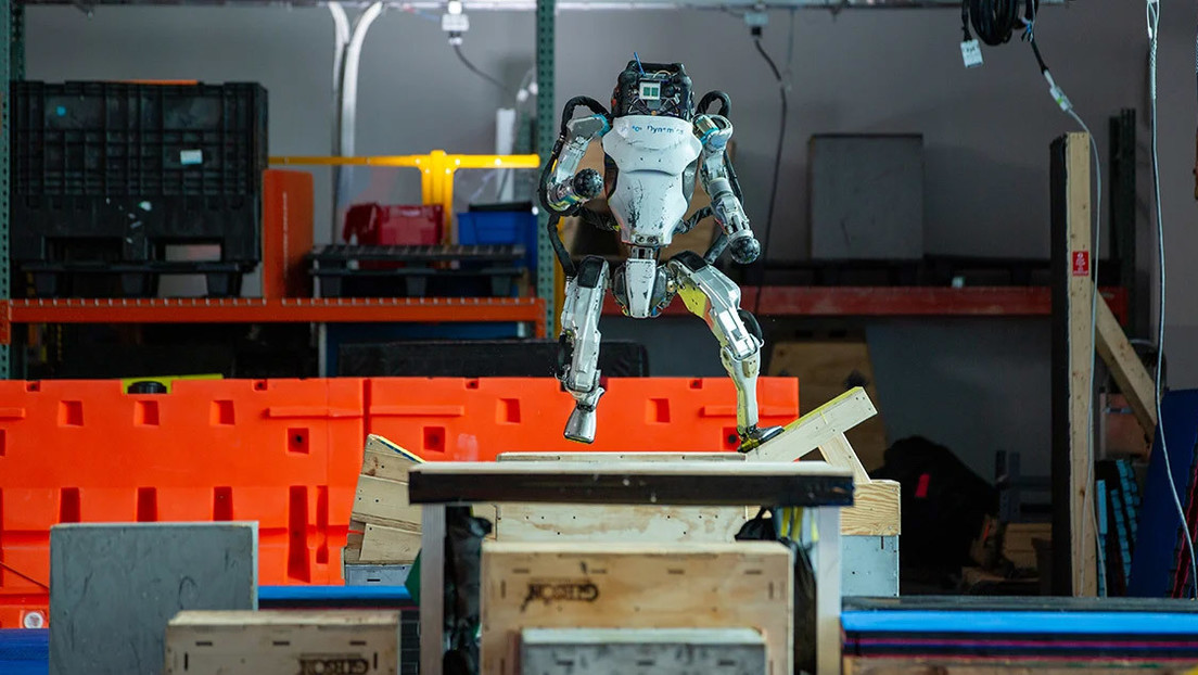 Boston Dynamics explica cómo el robot Atlas decide sus propias acciones para hacer 'parkour'