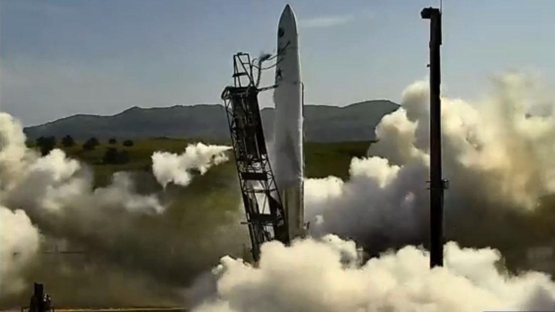 VIDEO: El cohete de una 'startup' estadounidense 'se marcha' de la plataforma de lanzamiento por una falla de motor en el momento del despegue