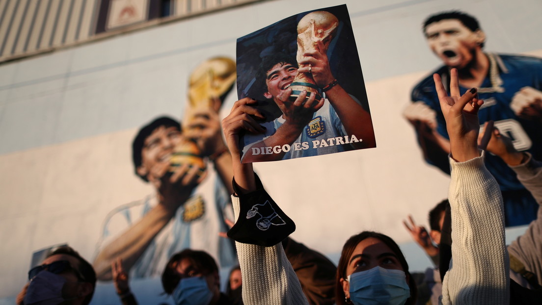 'Proyecto Pelusa': El álbum de fotos e increíbles historias de Maradona con gente de todo el mundo que causa furor en Instagram