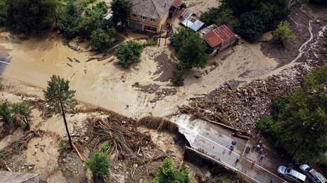 Fuertes lluvias provocan masivas inundaciones y deslizamientos de tierra en Turquía, con saldo de una desaparecida y 13 heridos
