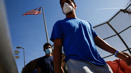 ¿La misma política de Trump? Los vuelos de expulsión de migrantes centroamericanos de EE.UU. a México preocupan a la ONU