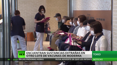 Encuentran sustancias extrañas en otro lote de vacunas de Moderna en Japón