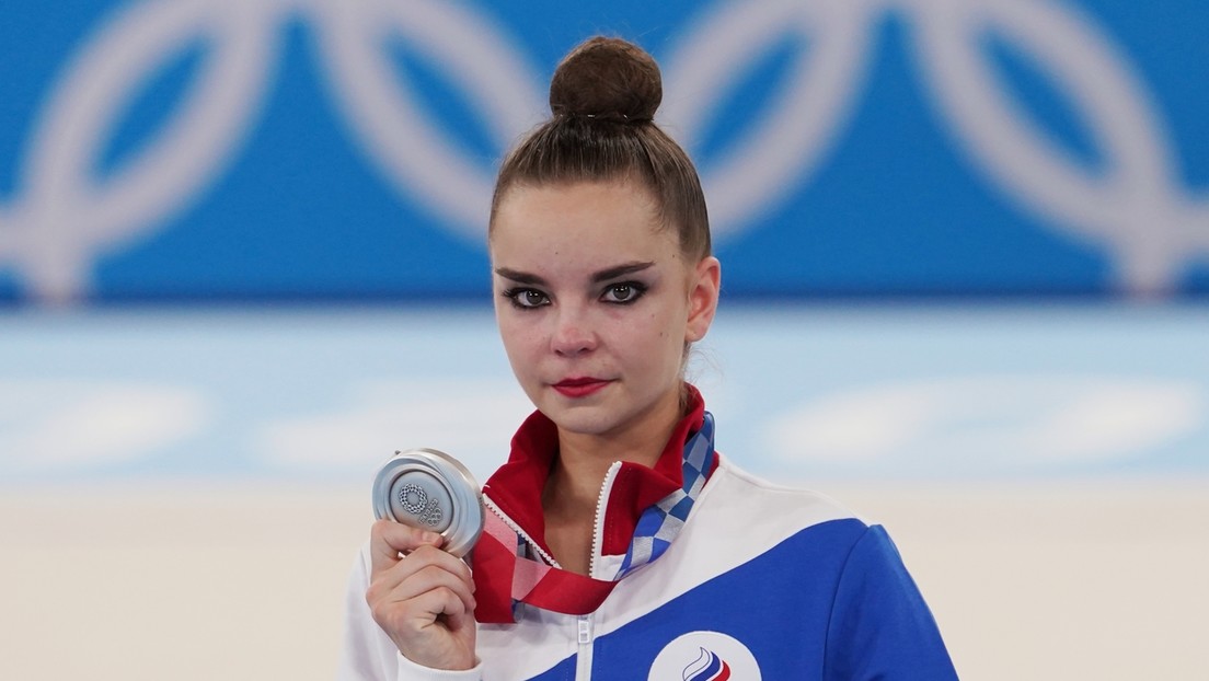 Dina Avérina, atleta rusa que ganó la plata en gimnasia rítmica en Tokio: 