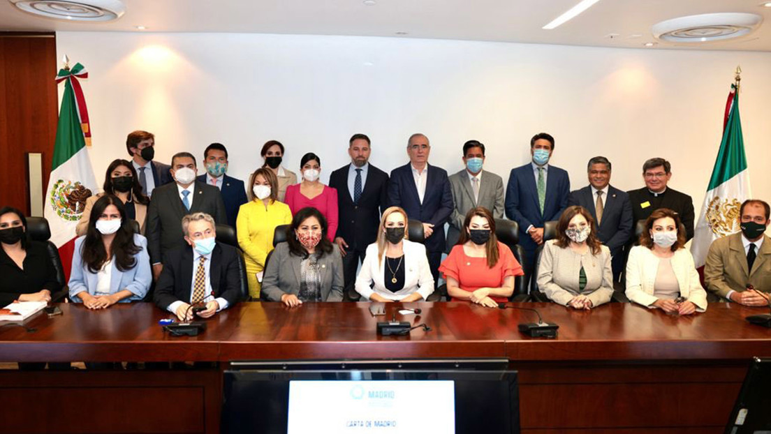 Una foto de un grupo de senadores mexicanos del PAN con el líder del partido de ultraderecha español Vox desata la polémica