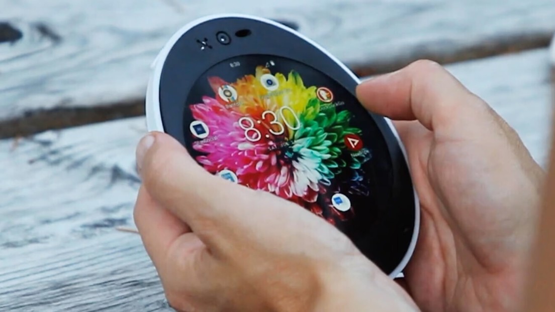 They introduce the Cyrcle Phone 2.0, a peculiar round-screen smartphone made from biomaterials