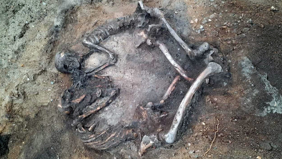 Encuentran una pareja enterrada hace miles de años en forma de corazón 