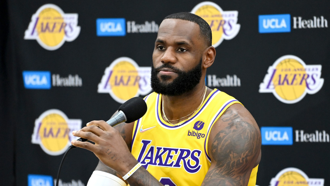 LeBron James revela que está vacunado contra el covid-19 pese a su actitud escéptica inicial