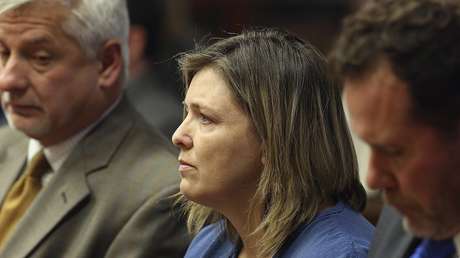 Una mujer se declara culpable de ayudar a sus parientes a asesinar ocho miembros de una familia por una disputa sobre la custodia de su nieta