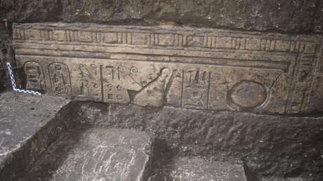 FOTOS: Hallan en Egipto un conjunto de herramientas rituales en el lugar de un templo antiguo