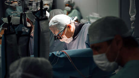 Médicos rusos realizan por primera vez en la práctica mundial una cirugía en la válvula aórtica preservando totalmente la integridad del esternón