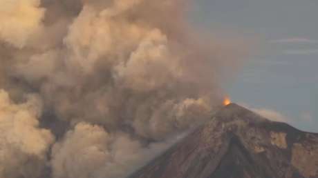 VIDEOS, FOTOS: El volcán de Fuego en Guatemala entra en erupción