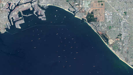 Captan desde el espacio una enorme fila de buques portacontenedores cerca de las costas de California: ¿a qué se debe?