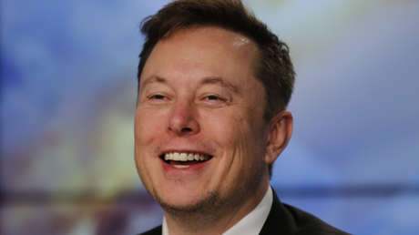Musk supera a Bezos en la lista de los más ricos y le promete un peculiar regalo por su segundo puesto