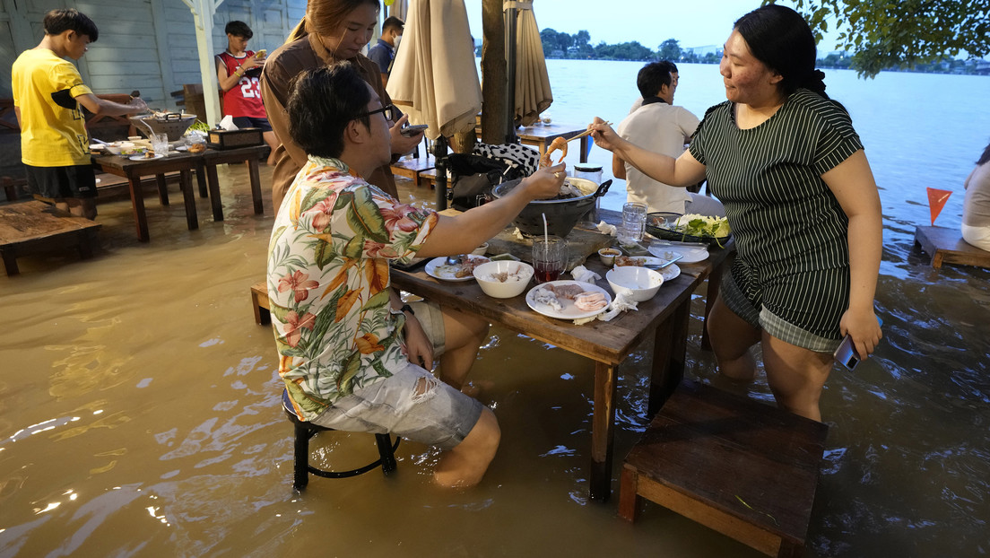 Tajska restauracja została zalana i nagle stała się niezwykłym miejscem dla miłośników kulinariów