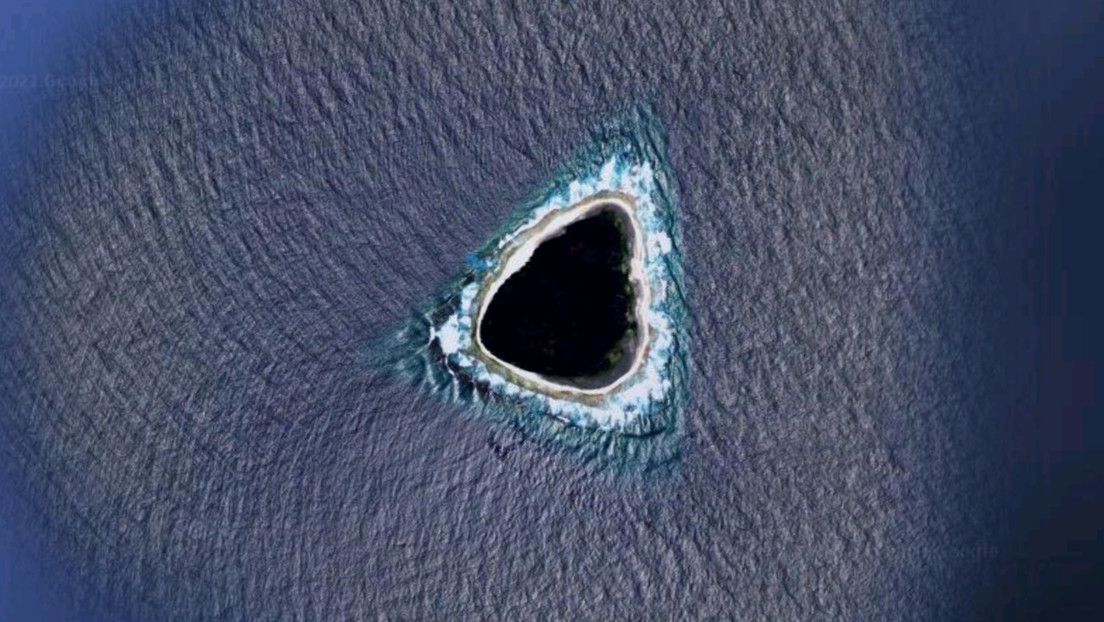 Internautas encuentran un 'agujero negro' en medio del océano en Google Maps