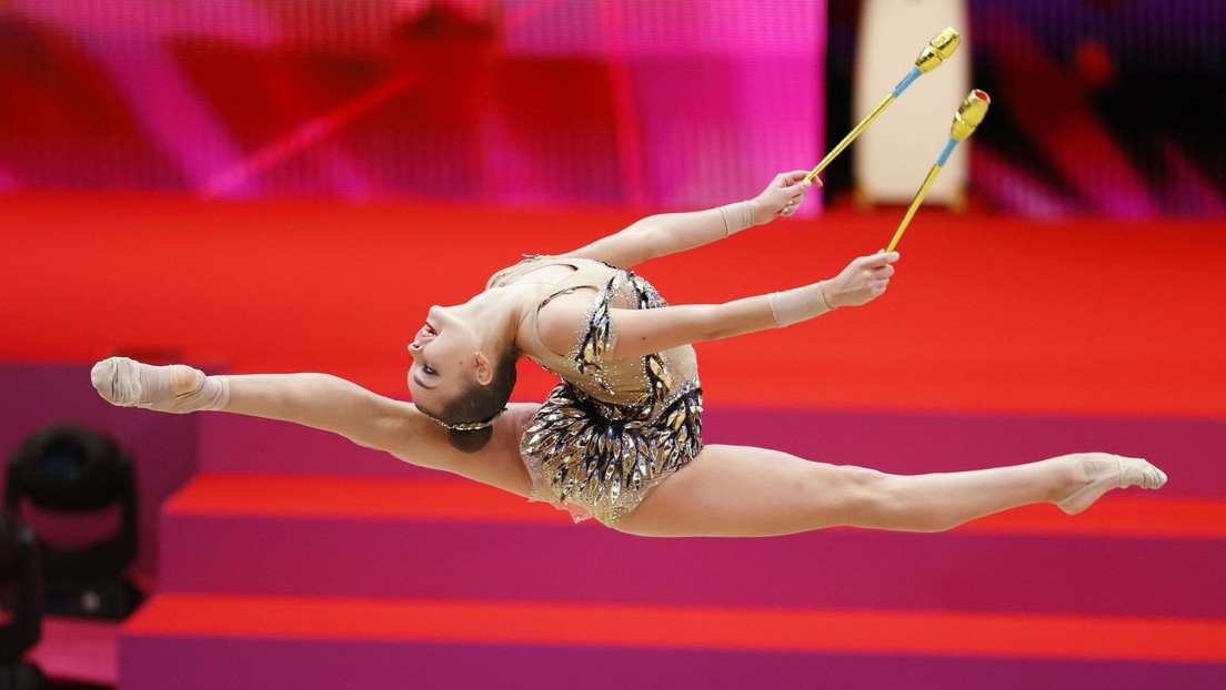 La deportista rusa Dina Avérina bate un récord al consagrarse 18 veces como campeona mundial en gimnasia rítmica