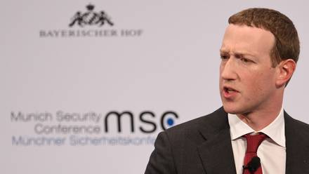 El fundador de Facebook, Mark Zuckerberg, en una conferencia en Munich, Alemania, 15 febrero de 2020