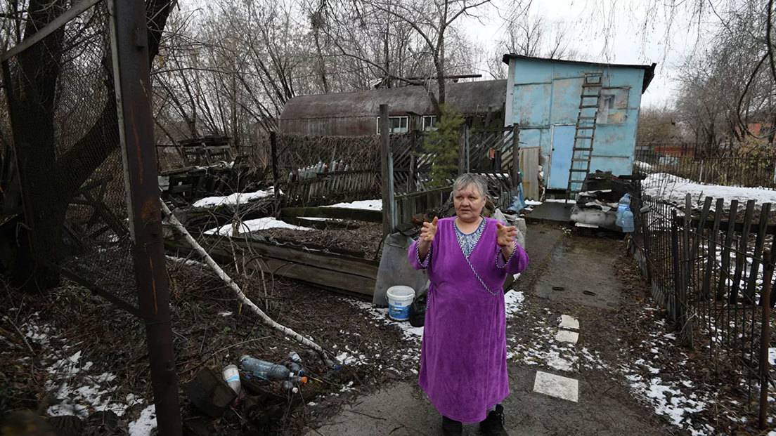 Una mujer siberiana, que vivió más de 30 años en un contenedor metálico sin  calefacción ni electricidad, recibe un nuevo hogar gracias a blogueros - RT