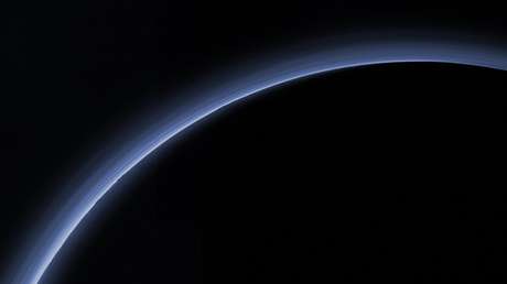 La atmósfera de Plutón está desapareciendo lentamente, mientras el planeta se aleja del Sol