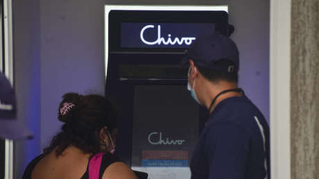 Un 'sí' al bitcóin: salvadoreños cambian cada vez más sus ahorros en dólares por la criptomoneda