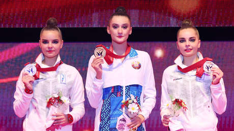 "Ni honor ni conciencia": la entrenadora de las gimnastas rusas acusa a una técnica de un nuevo error de arbitraje