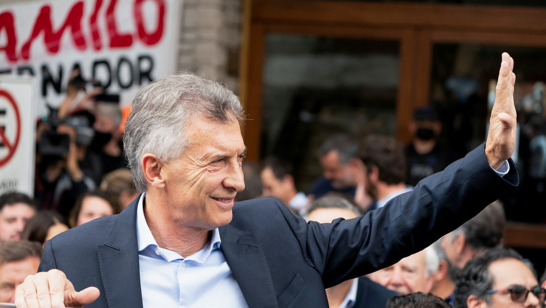 Macri snatches microphone from journalist before hearing on charges of illegal espionage, then apologizes (video)