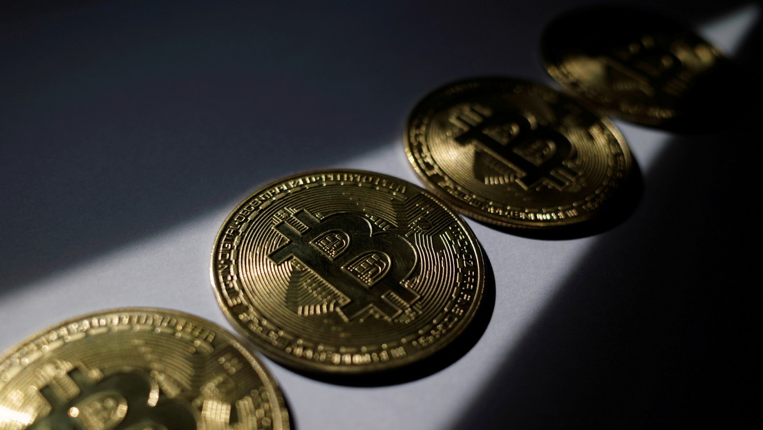 El bitcóin alcanza un nuevo máximo histórico y supera los 67.000 dólares