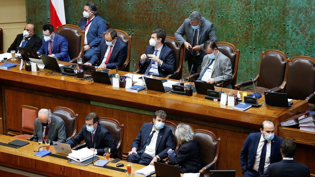 La Cámara de Diputados de Chile aprueba un juicio político de destitución contra  Sebastián Piñera - RT