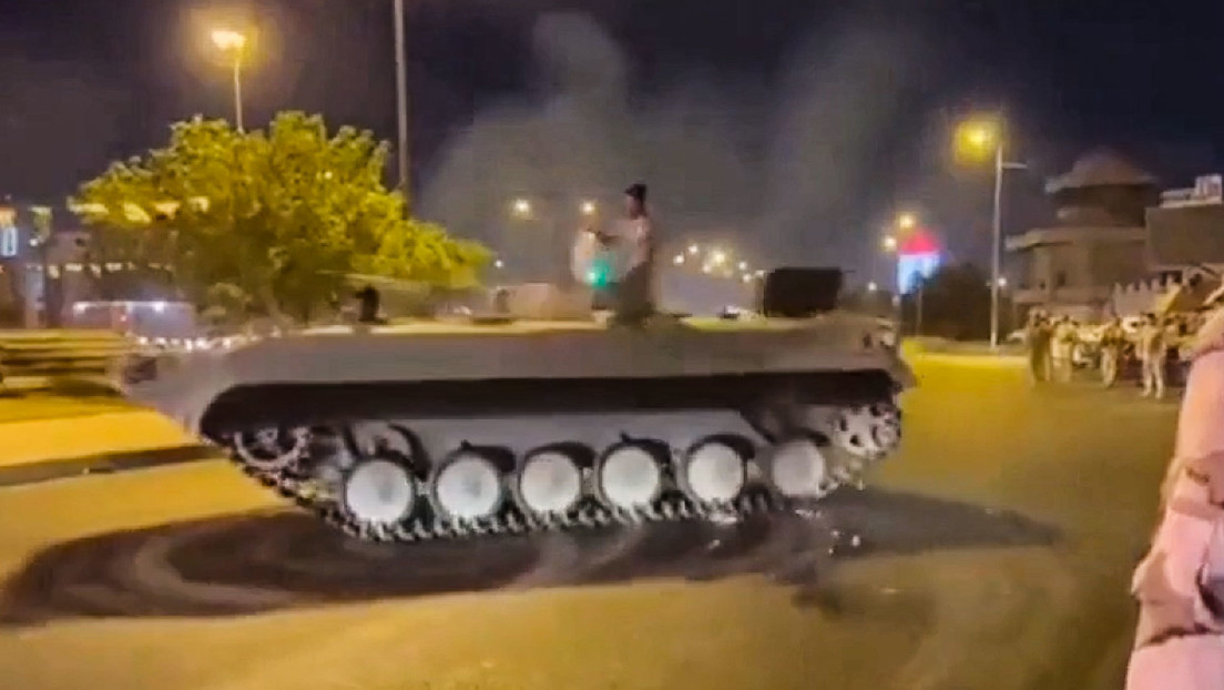 VIDEO: Derrapa en su blindado por una calle de Bagdad (y el tanquista lo paga caro)