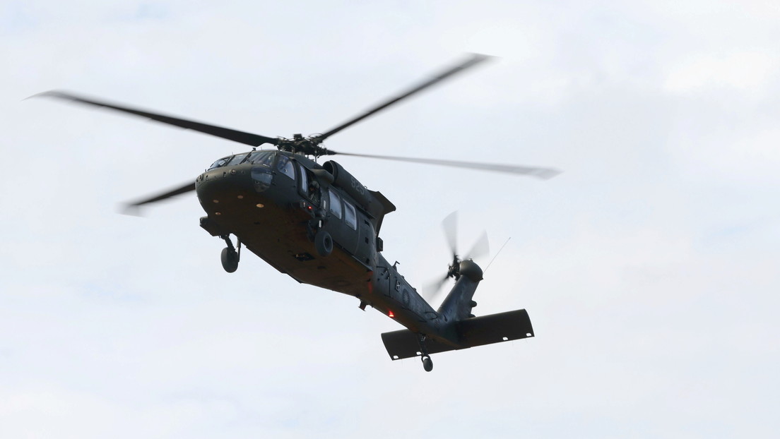 El Ejército de EE.UU. realizó la primera prueba exitosa para abastecer tropas desde un helicóptero Black Hawk no tripulado