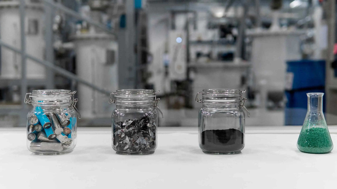 Empresa sueca lanza batería de iones de litio fabricada íntegramente con materiales reciclados