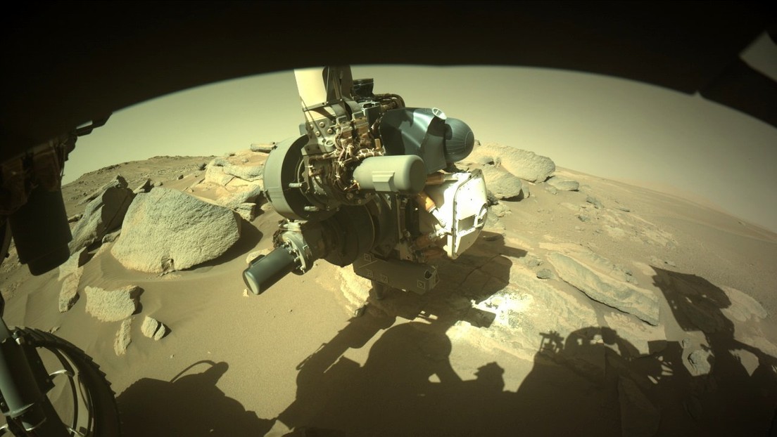 "Take another small piece of Mars with me": NASA's diligent rover collects a green mineral on Mars (Photos)