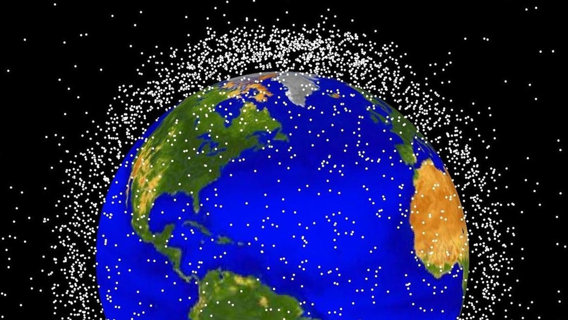 Científico advierte que la Tierra podría desarrollar anillos como los de Saturno, pero hechos de basura espacial